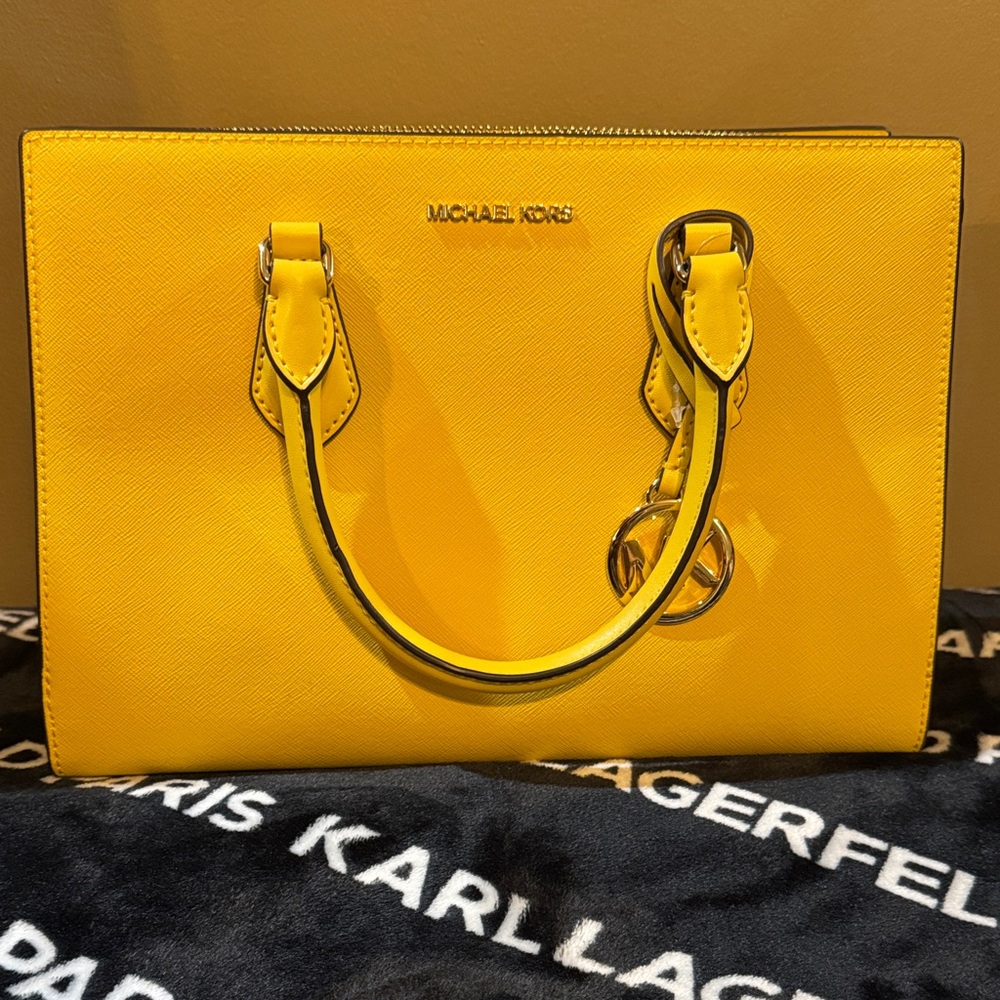 NWT Michael Kors Shelia Vibrant Daisy Yellow Satchel/Crossbody Bag